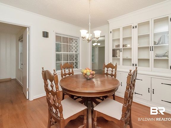 3rd image of 288 Summit Dr