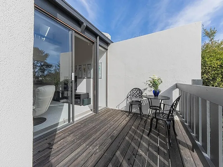 High Meadow Dr — Photo 15