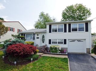 26 Campbell Dr, Parlin, NJ