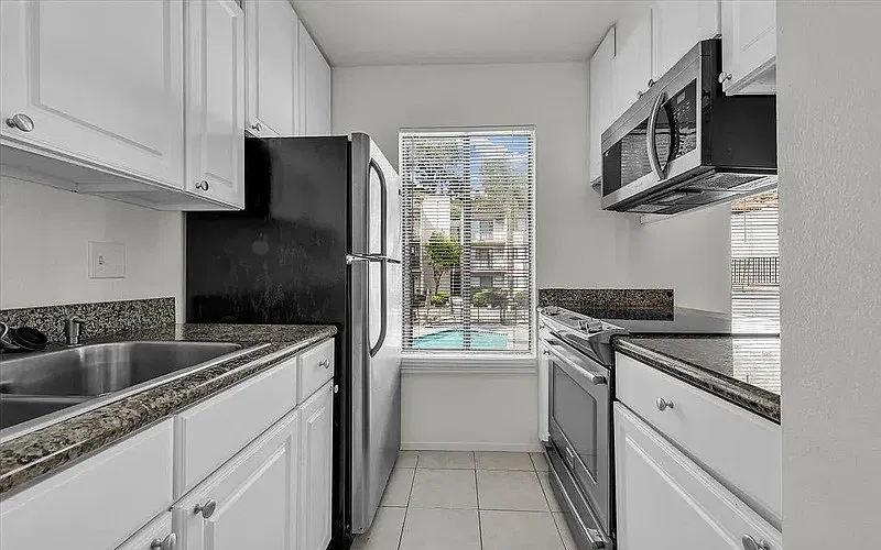 1 bed, 1.0 bath, 505 sqft, $2,000 — Photo 2