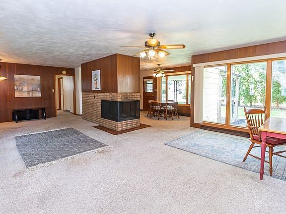 2nd image of 104 Redwood Dr