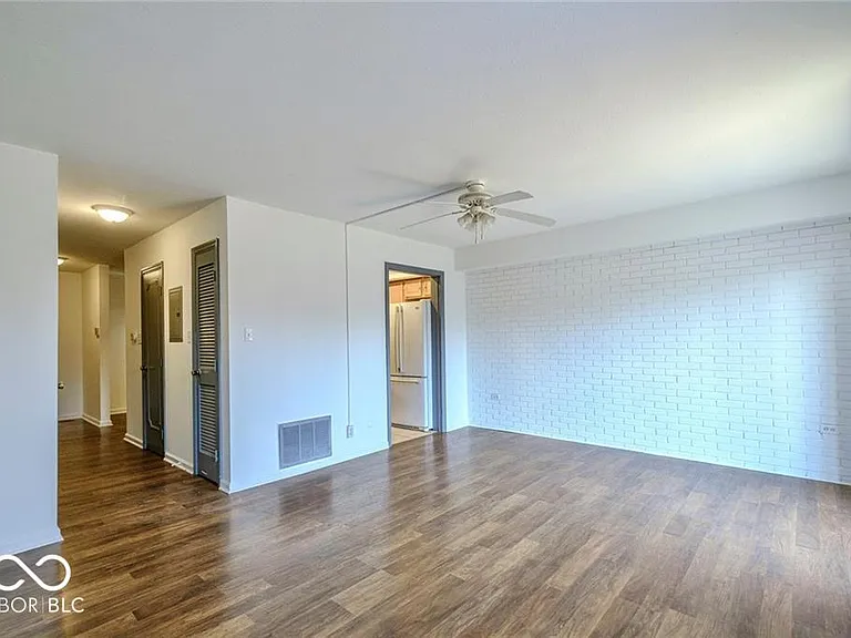 8527 Canterbury Sq E — Photo 3