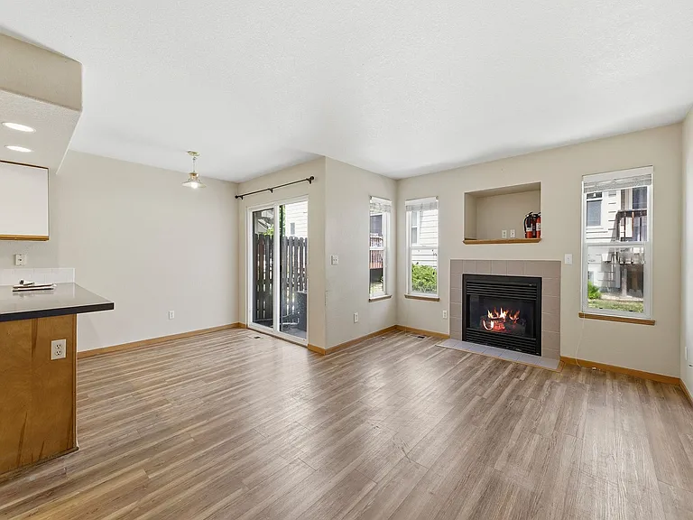 1637 Westbridge Dr #J2 — Photo 3