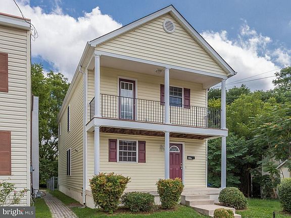 2nd image of 209 Ferdinand St