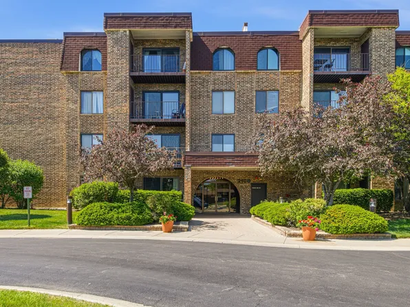 2100 Valencia Dr APT 102B, Northbrook, IL 60062