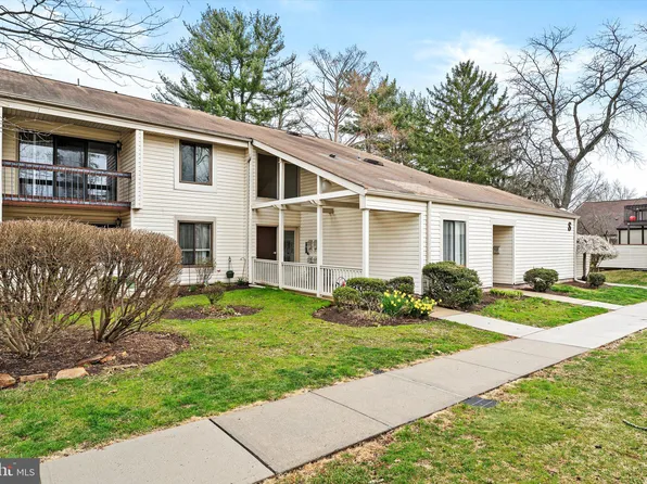 S Ten Avon Dr, Hightstown, NJ 08520