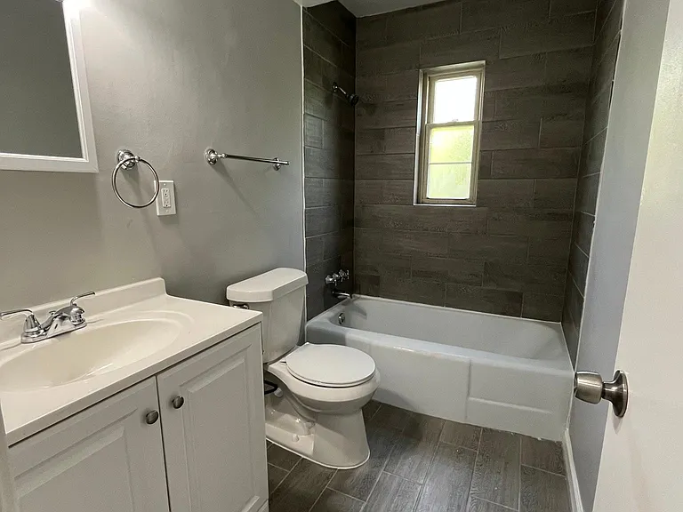 5100 Lee Rd #13 — Photo 7