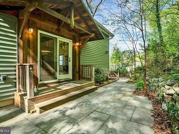 3rd image of 1694 Spring Valley Rd