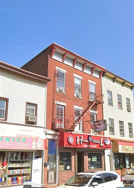 1st image of 407 Main St