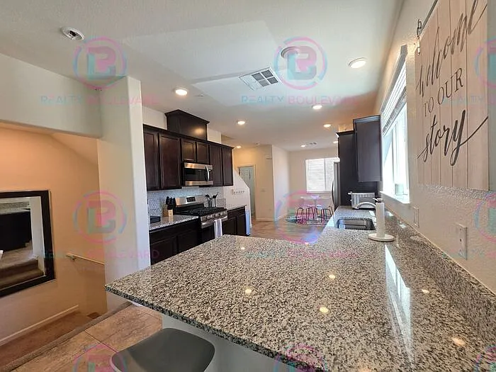 3 bed, 2.0 bath, 1552 sqft, $2,300 — Photo 4