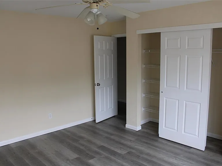 815 Woodside Creek Dr — Photo 9