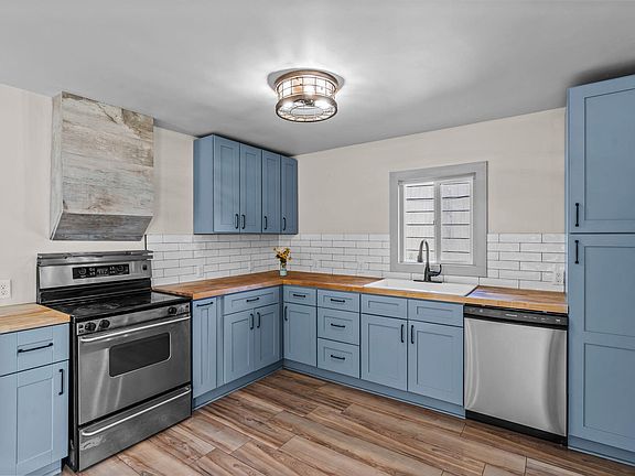 2nd image of 304 SE 4th St