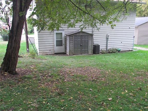 2nd image of 820B Foster Ave #B
