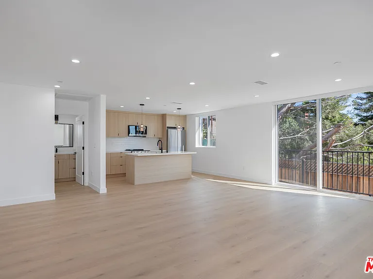 1332 Mohawk St — Photo 4