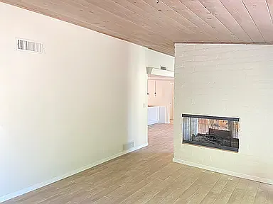5215 E 8th St — Photo 12