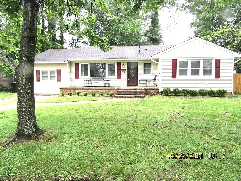 3033 Belle Haven Dr — Photo 1