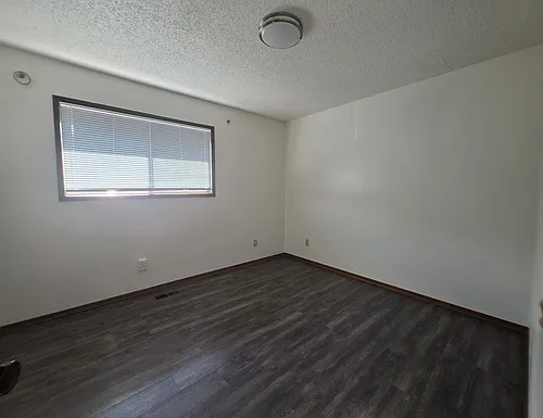 16811 NE Glisan St Photo 1