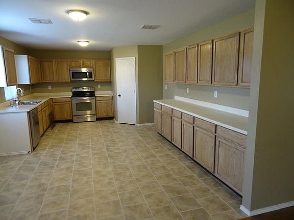 3rd image of 604 Claiborn Ln