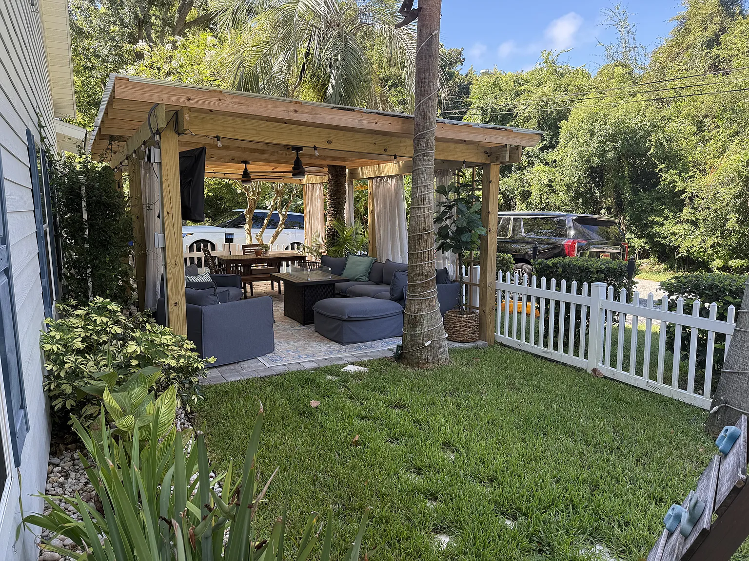 400 Elm St — Photo 4