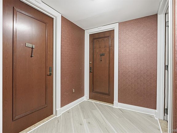 3rd image of 1001 W Jefferson Ave #12I