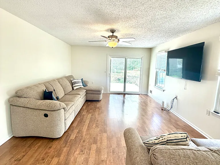 107 Pine Oak Blvd — Photo 4