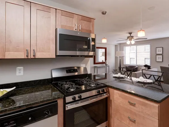 Bristol House, 1400 20th St NW #8c5beeb6e, Washington, DC 20036