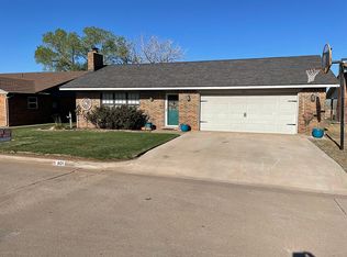 801 Hillcrest Dr, Medford, OK 73759