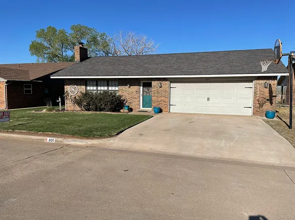 801 Hillcrest Dr, Medford, OK 73759