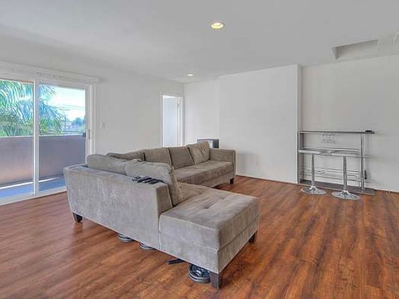 4th image of 13707 S Budlong Ave #1