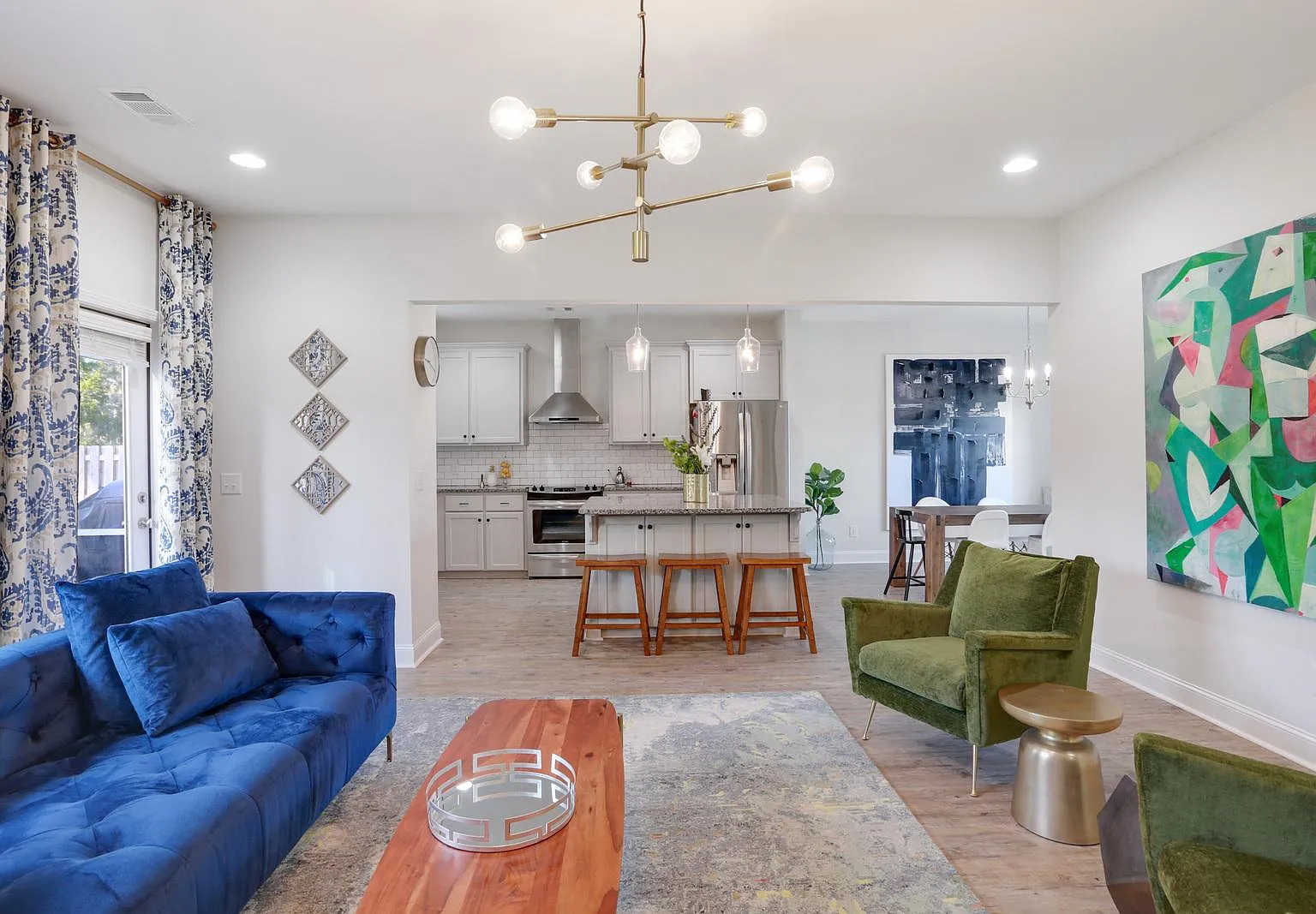 4 bed, 2640 sqft, $3,000 — Photo 4