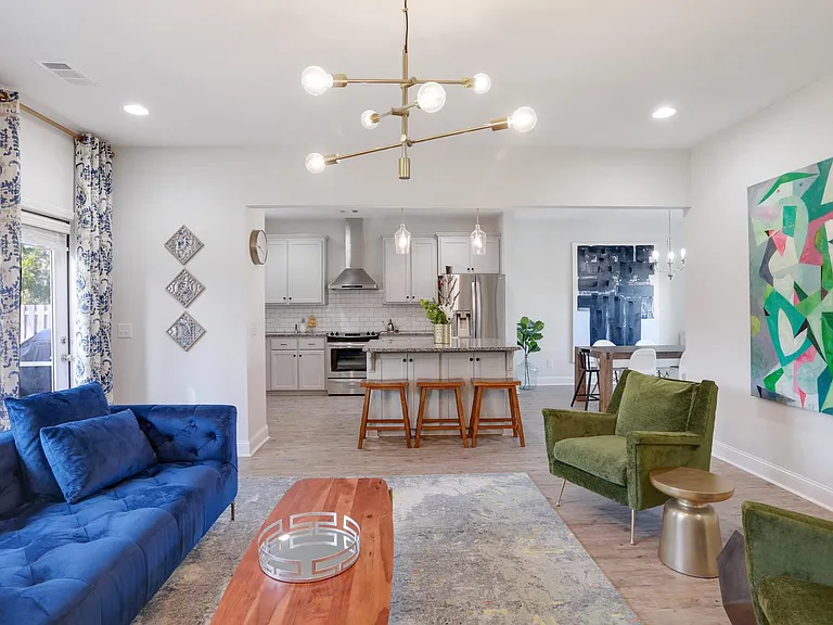 180 Shelton St — Photo 4