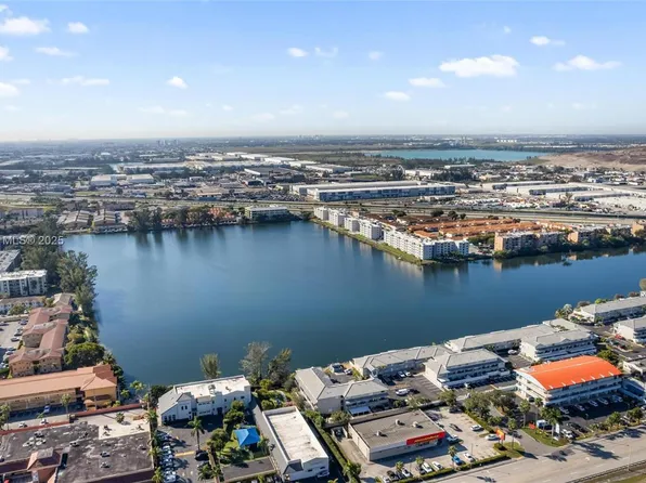 2427 W 52nd Pl #5-1, Hialeah, FL 33016