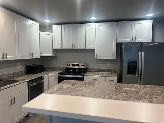 3rd image of 110 Kensington Dr