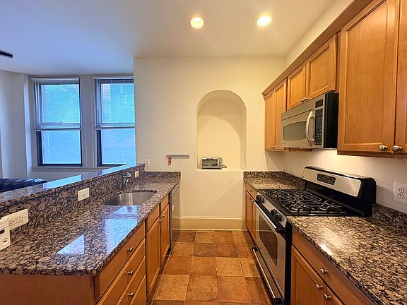 5th image of 250 S 13th St APT 1B