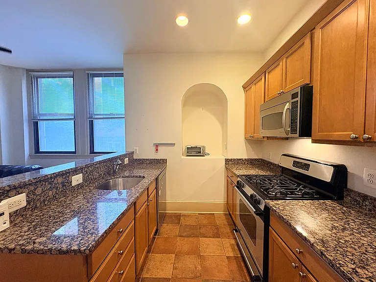 250 S 13th St #1B — Photo 5