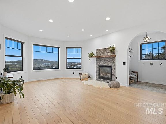 5th image of 763 Indian Hills Dr