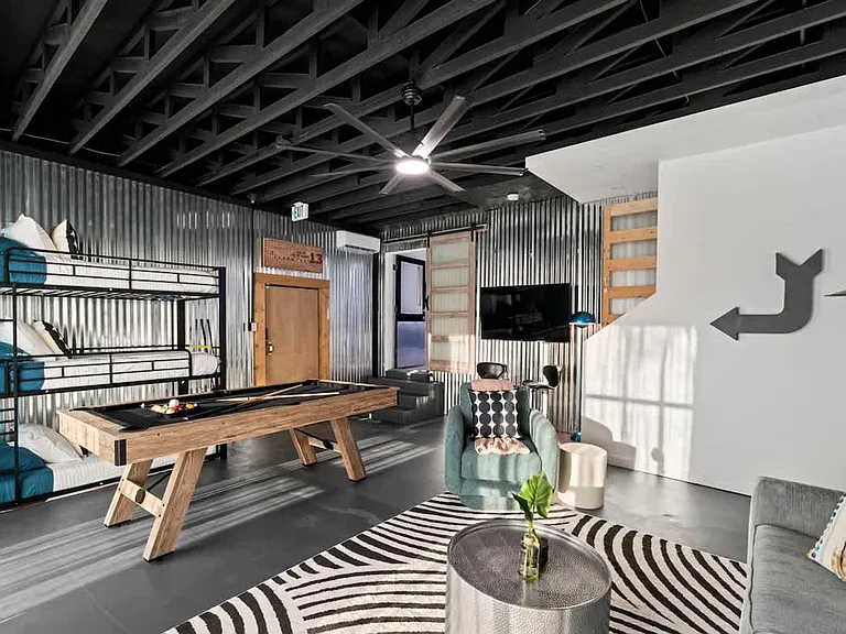 Building's Lounge
