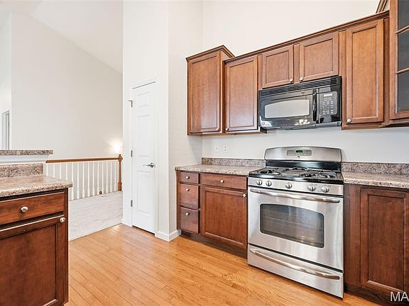 3rd image of 299 Glasgow Dr