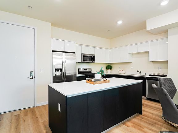 2nd image of 5252 Willowcrest Ave #103