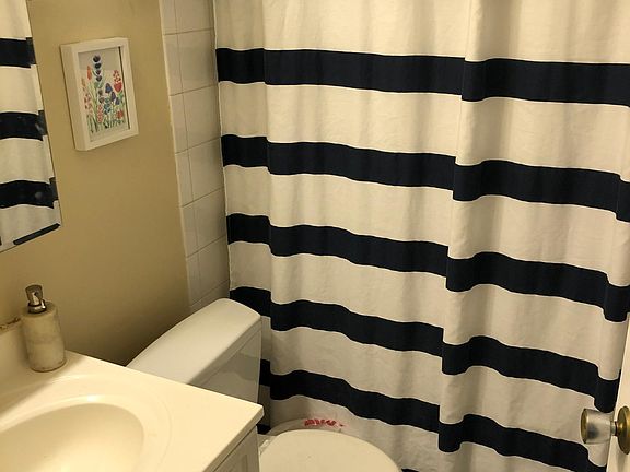 5th image of 607 W Wrightwood Ave APT 209