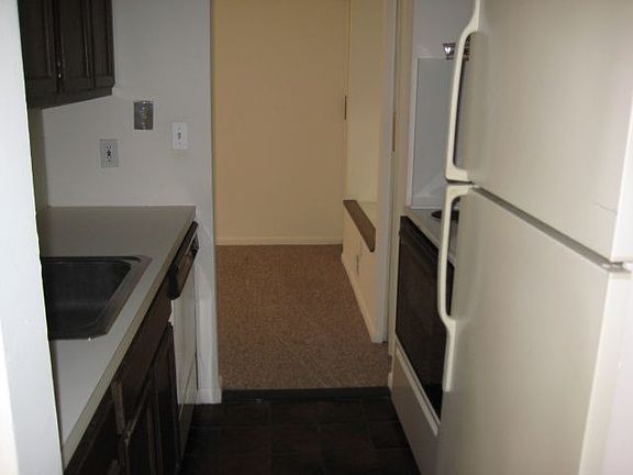 3rd image of 44 Sintsink Dr E APT C
