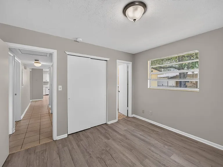 5527 Beney Rd — Photo 12