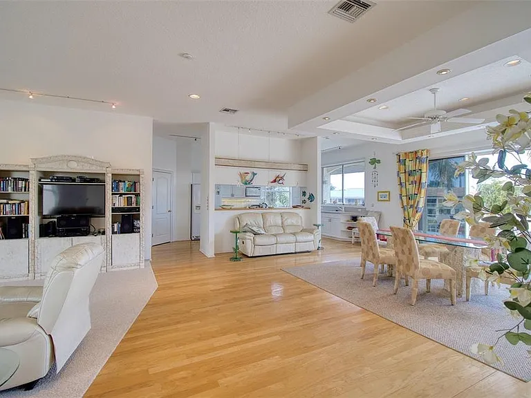 131 Sands Point Dr — Photo 7
