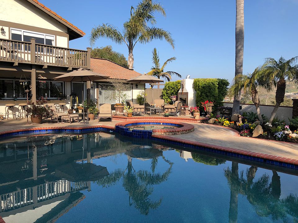 2nd image of 825 Santa Inez