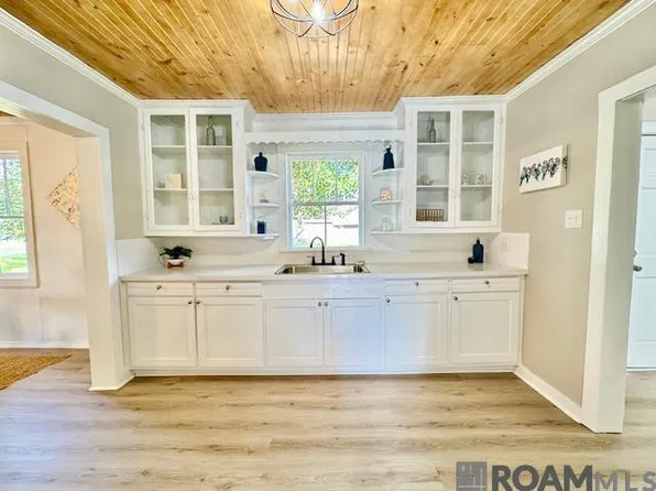 8063 Main St, Sorrento, LA 70778