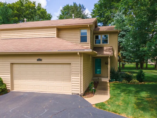 8662 Oakmont Rd, Bloomington, IL 61705