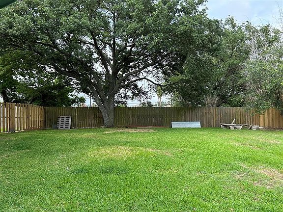 4th image of 1 Dolphin St