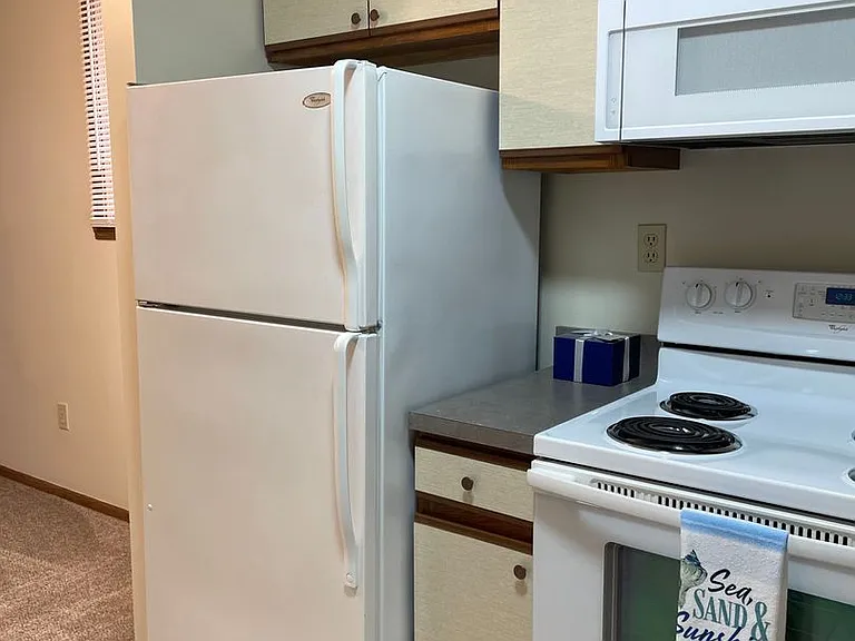 181 Maplewood Dr — Photo 8