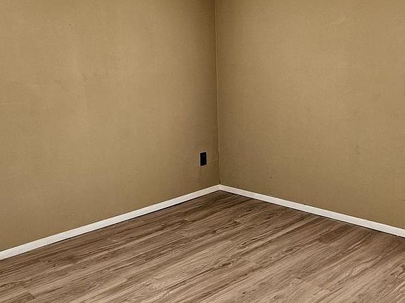 5th image of 16506 Ridge Rd