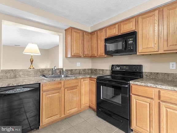 4th image of 8220 Cambridge Ct